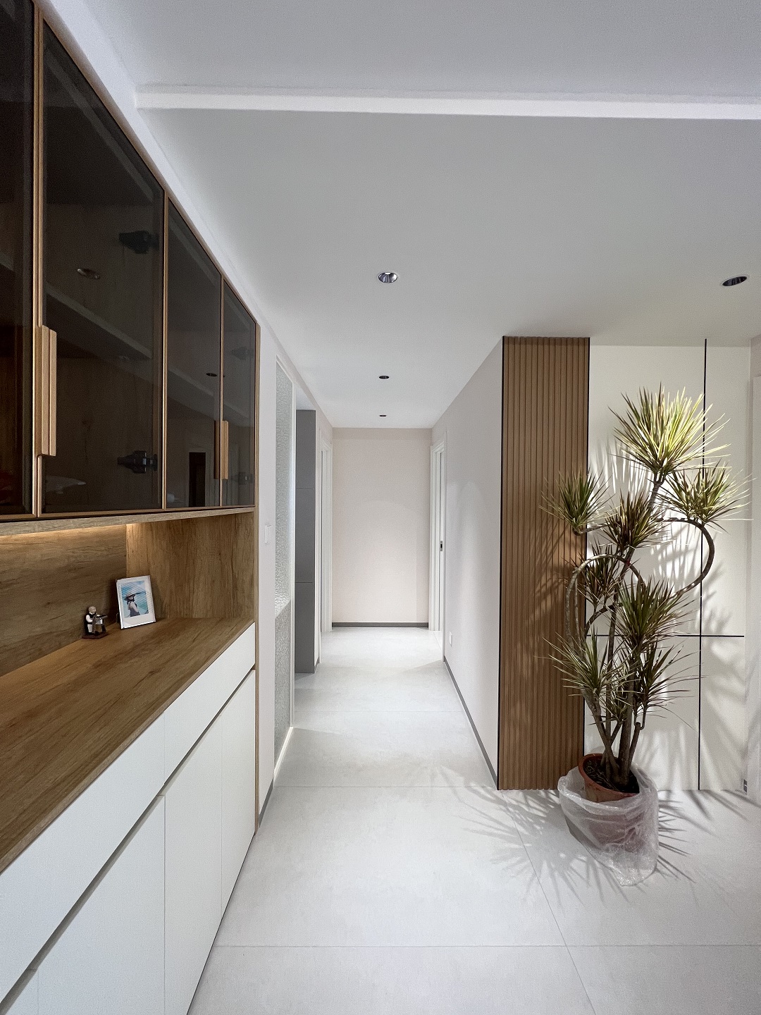 南寧二手房全拆裝修有哪些要注意？現(xiàn)代簡約-走廊